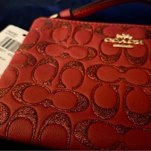 NWT COACH CORNER ZIP WRISTLET IN SIGNATURE LEATHER F88085 red/glitter